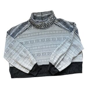 We The Free Woman’s Turtleneck Sweater Over Sized Crop White Blue Black Size M